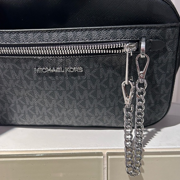 Michael Kors Crossbody Purse, Never Used, Brand New - Picture 5 of 5